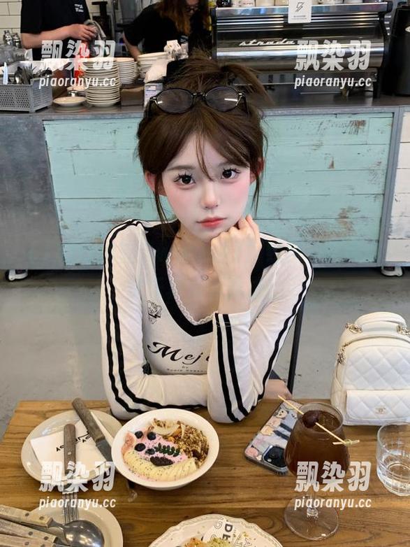 17 行走在“www.17”线路,吃瓜的快乐真难以描述!
