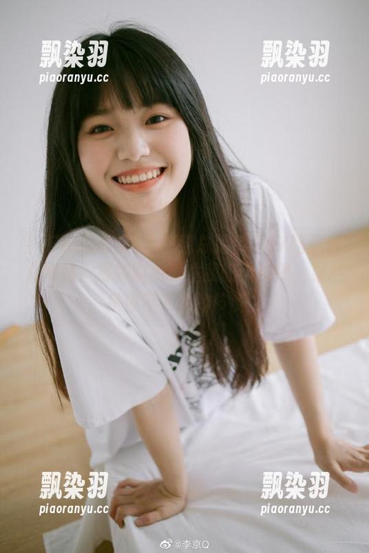 17吃瓜群众 为何我总是点开17吃瓜群众网站?那种瞬间抓住我的神秘感,果然是停不下来的节奏!