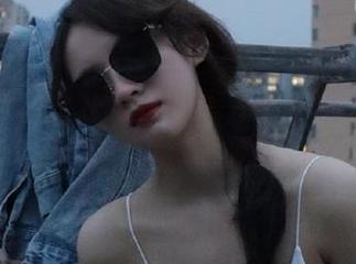 一边滑动网页，一边盯着‘51app’，好吧，我承认我已经沉迷了。