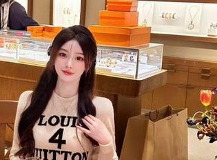 发现了个小秘密，51ccgg入口就像通往另一个平行世界，太好玩了！