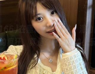 在黑料166网站，滑动间遇见每天的疯狂，真是心跳加速的小乐趣！