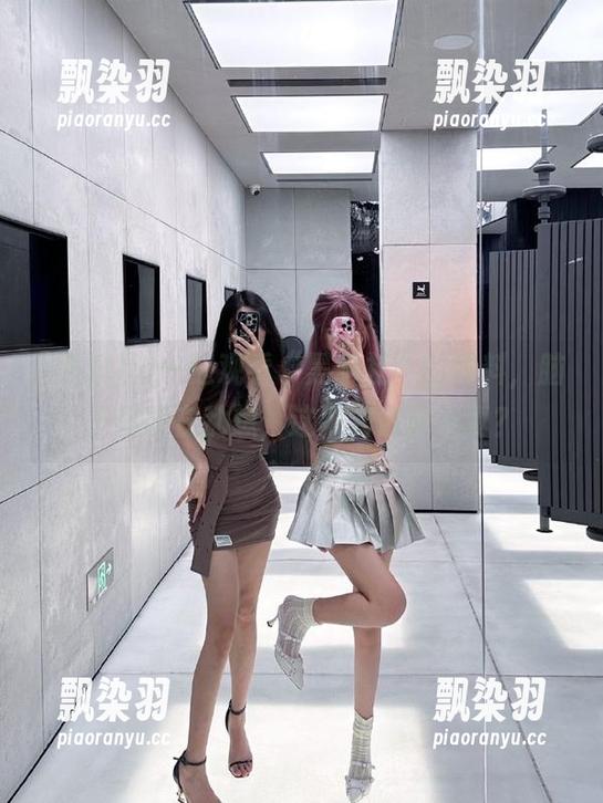 一边观看“黑料社”的爆料，脑子里却在乱想，这瓜到底真不真？