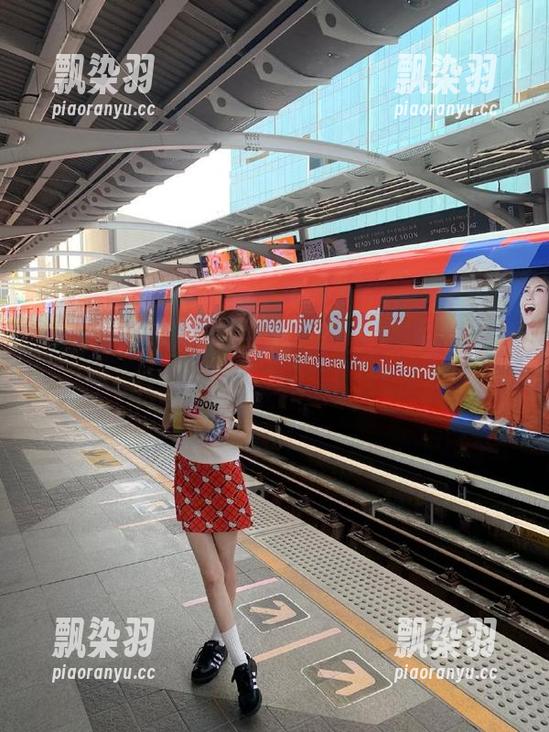 黑料网 黑料网在线:这网站居然能把我丢进无限循环的八卦漩涡,无从逃脱!