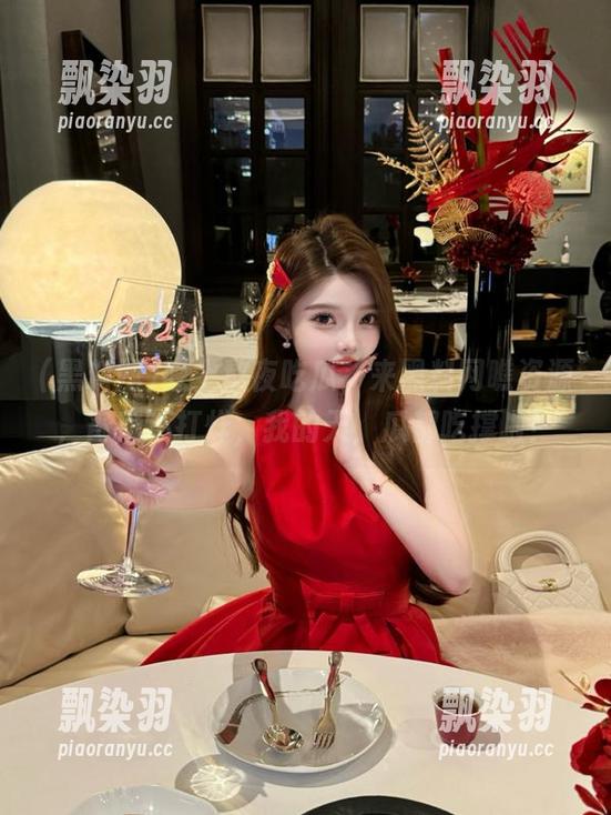 黑料网 晚上熬夜吃瓜,来黑料网瞧资源,宵夜不打烊,我的天,瓜都吃撑啦!